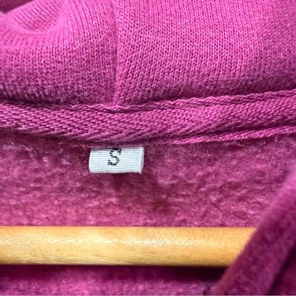 Magenta Pullover Hoodie Sweatshirt Kangaroo Pocket Soft Fleece Size M - Picture 2 of 4